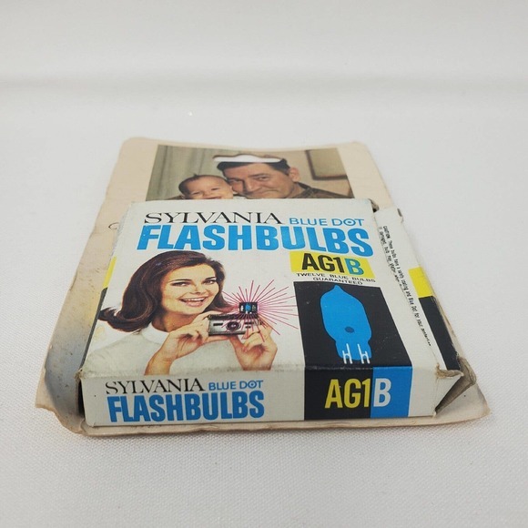 Vintage Sylvania Blue Dot‎ AG1B Flashbulbs 1960s 1970s 1 Open Box Quantity (9) - Picture 4 of 6